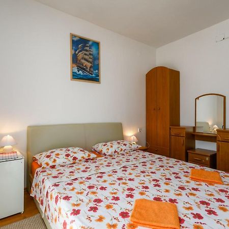 Holiday House Snjezana Крк Екстер'єр фото