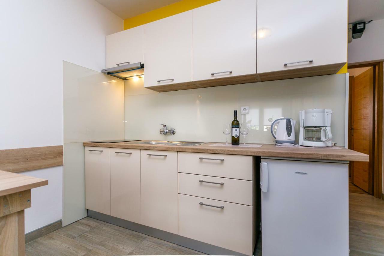 Holiday House Snjezana Крк Екстер'єр фото