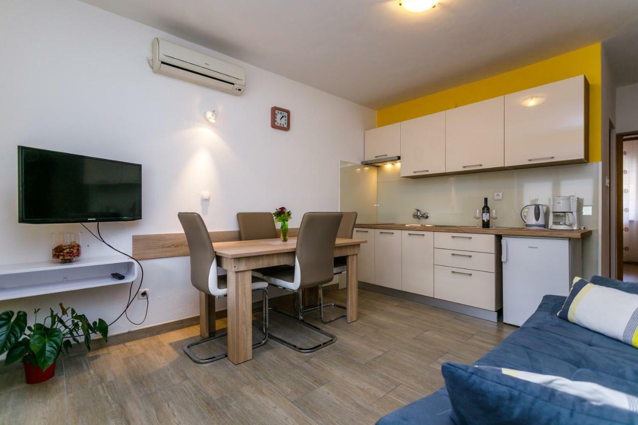 Holiday House Snjezana Крк Екстер'єр фото