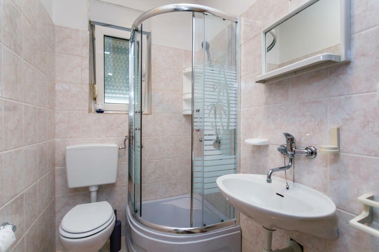 Holiday House Snjezana Крк Екстер'єр фото
