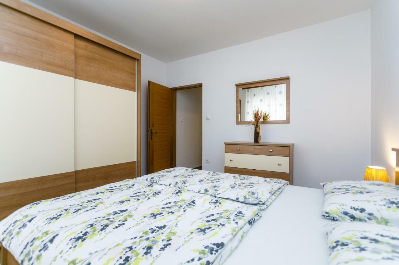 Holiday House Snjezana Крк Екстер'єр фото