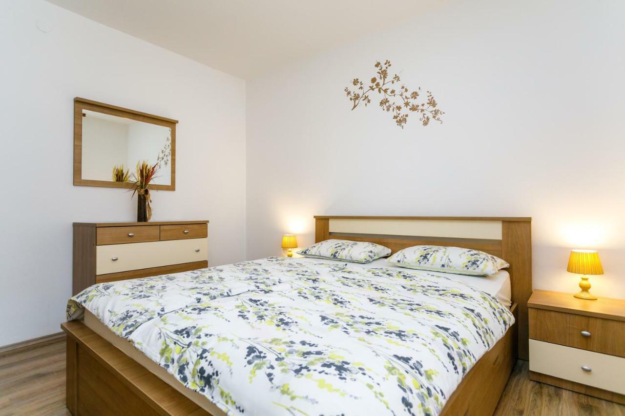 Holiday House Snjezana Крк Екстер'єр фото