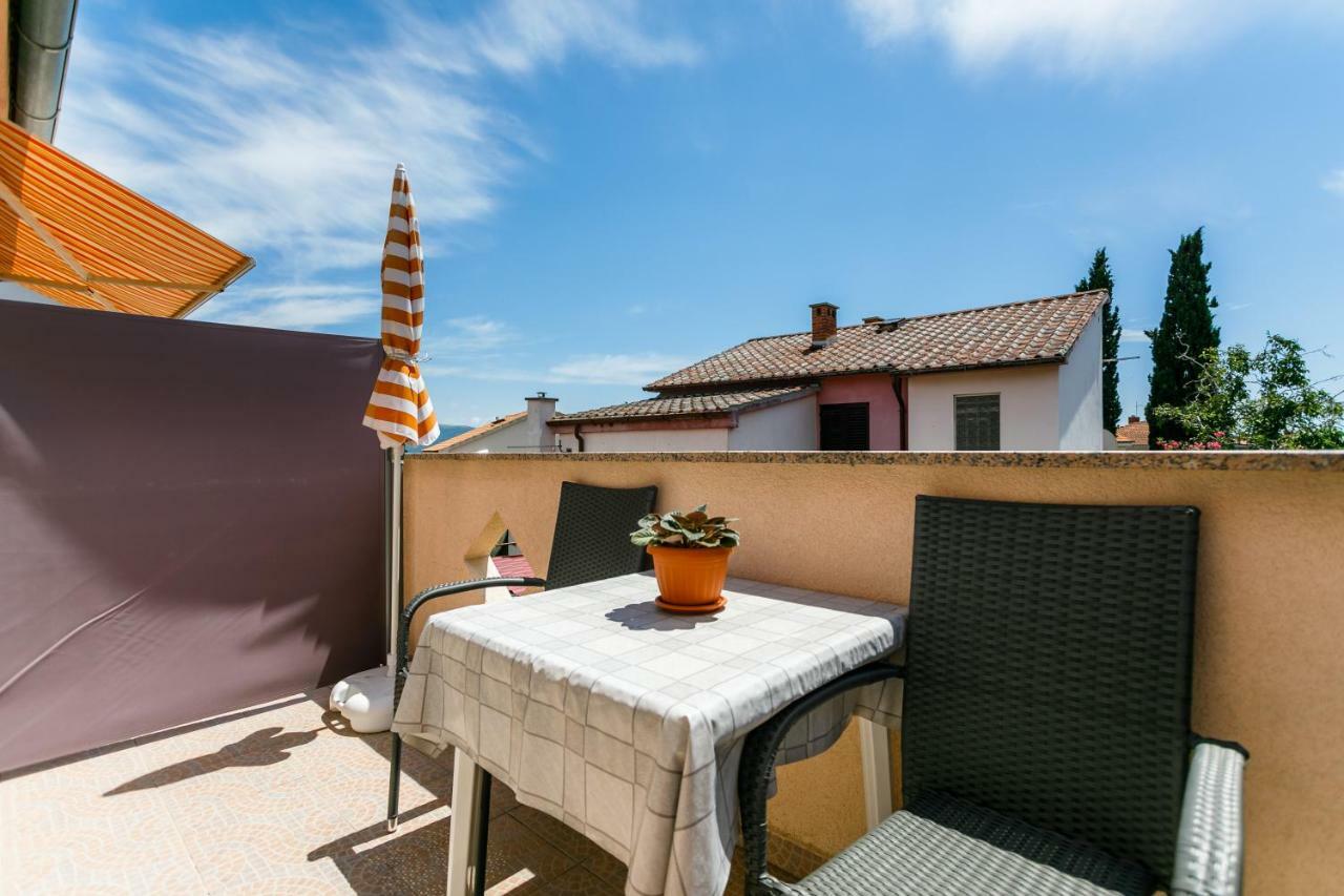 Holiday House Snjezana Крк Екстер'єр фото