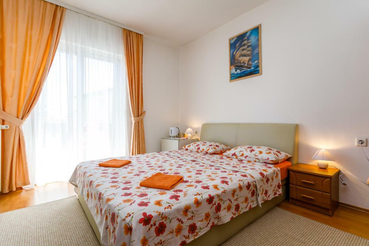 Holiday House Snjezana Крк Екстер'єр фото